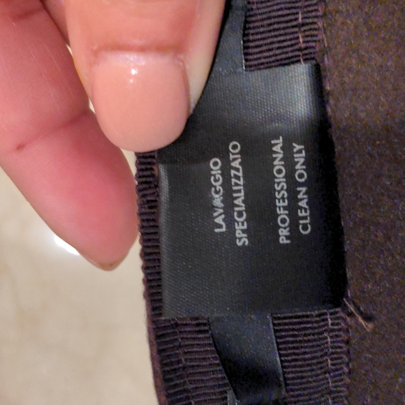 Febulous GUCCI round hat in brown with gold button - Picture 8 of 10